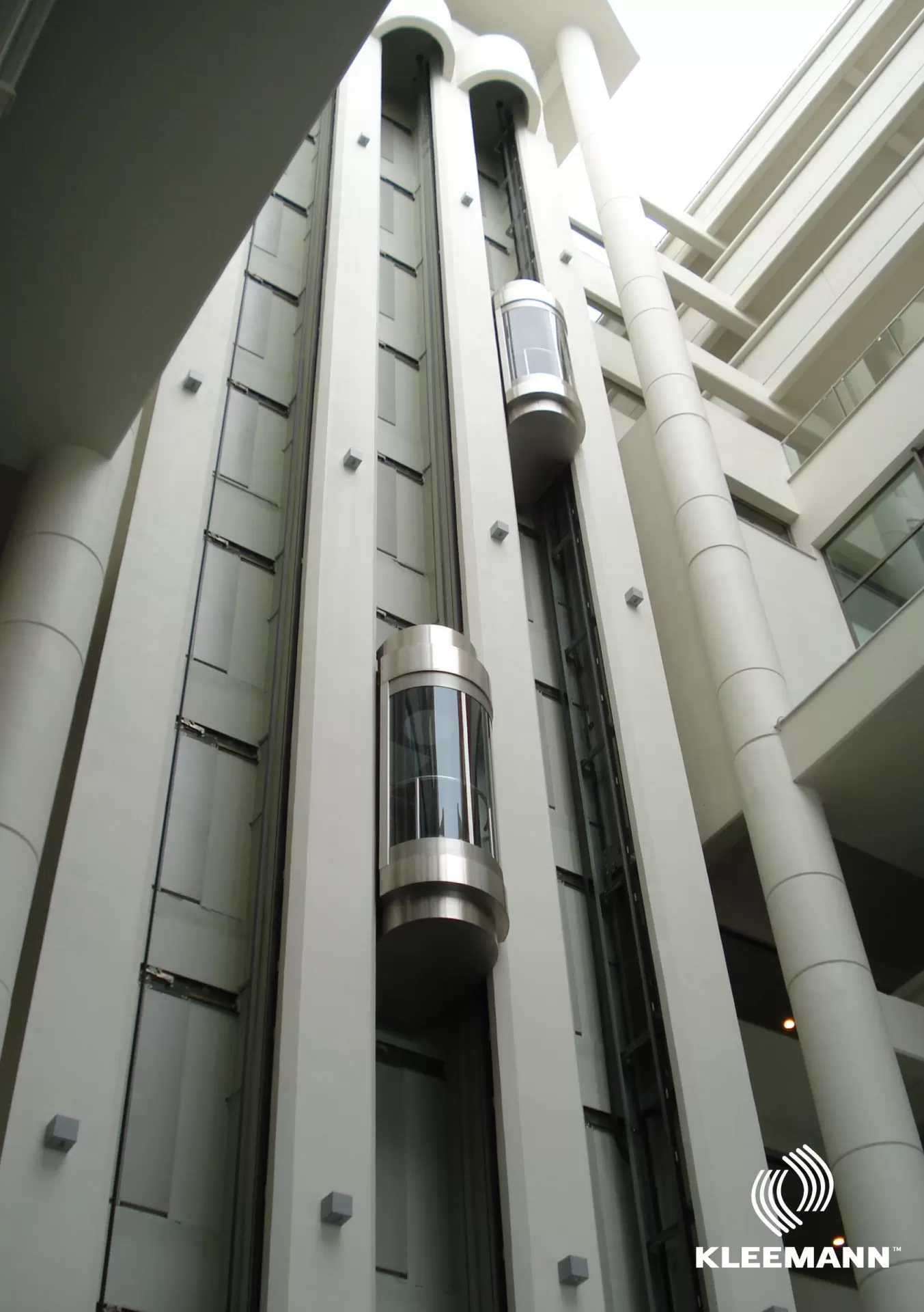 Thang máy Huy Hoàng Luxury (1)