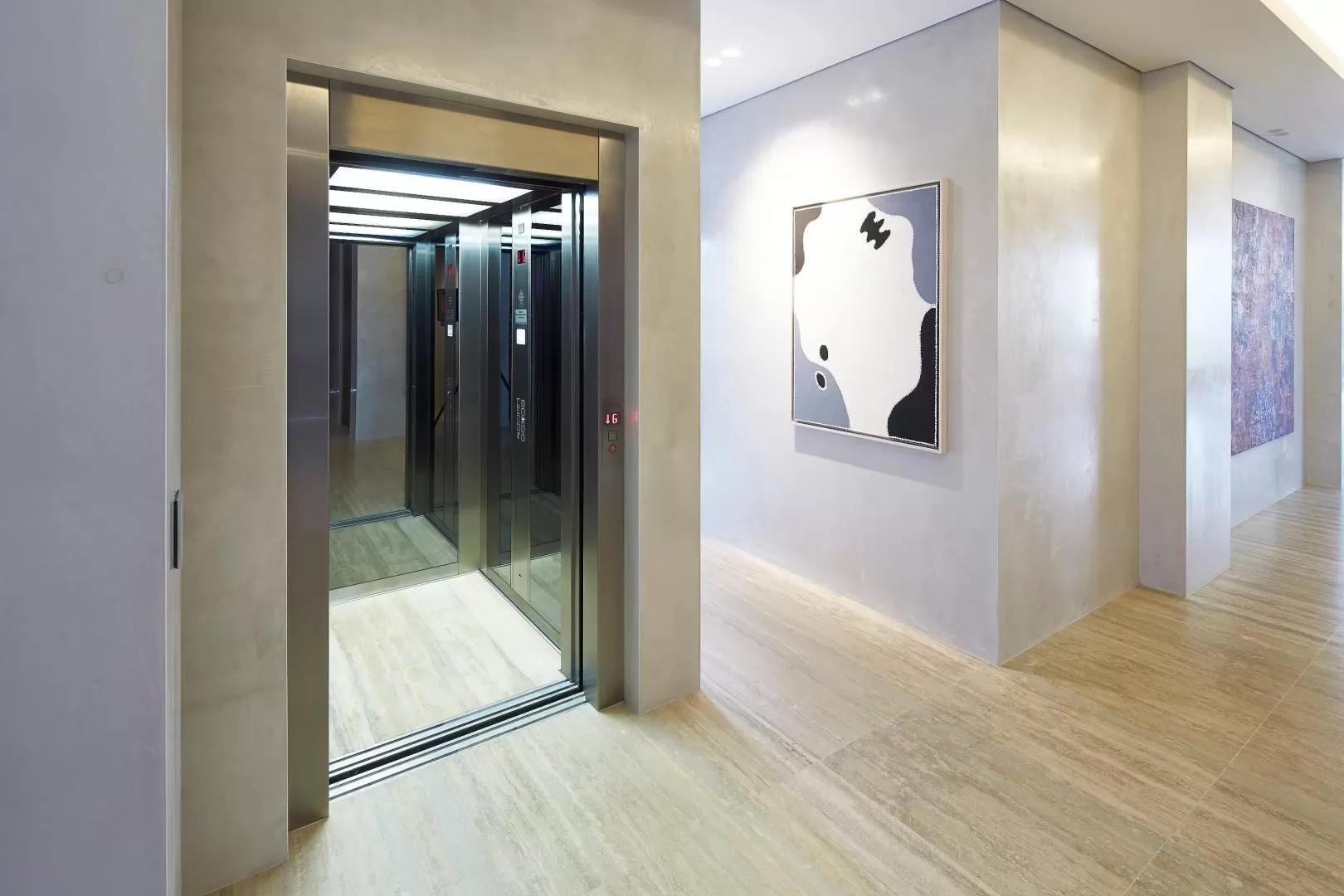 Thang máy Huy Hoàng Luxury